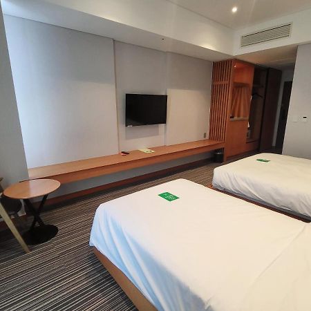 Hotel Tour Incheon Airport Hotel & Suites Экстерьер фото