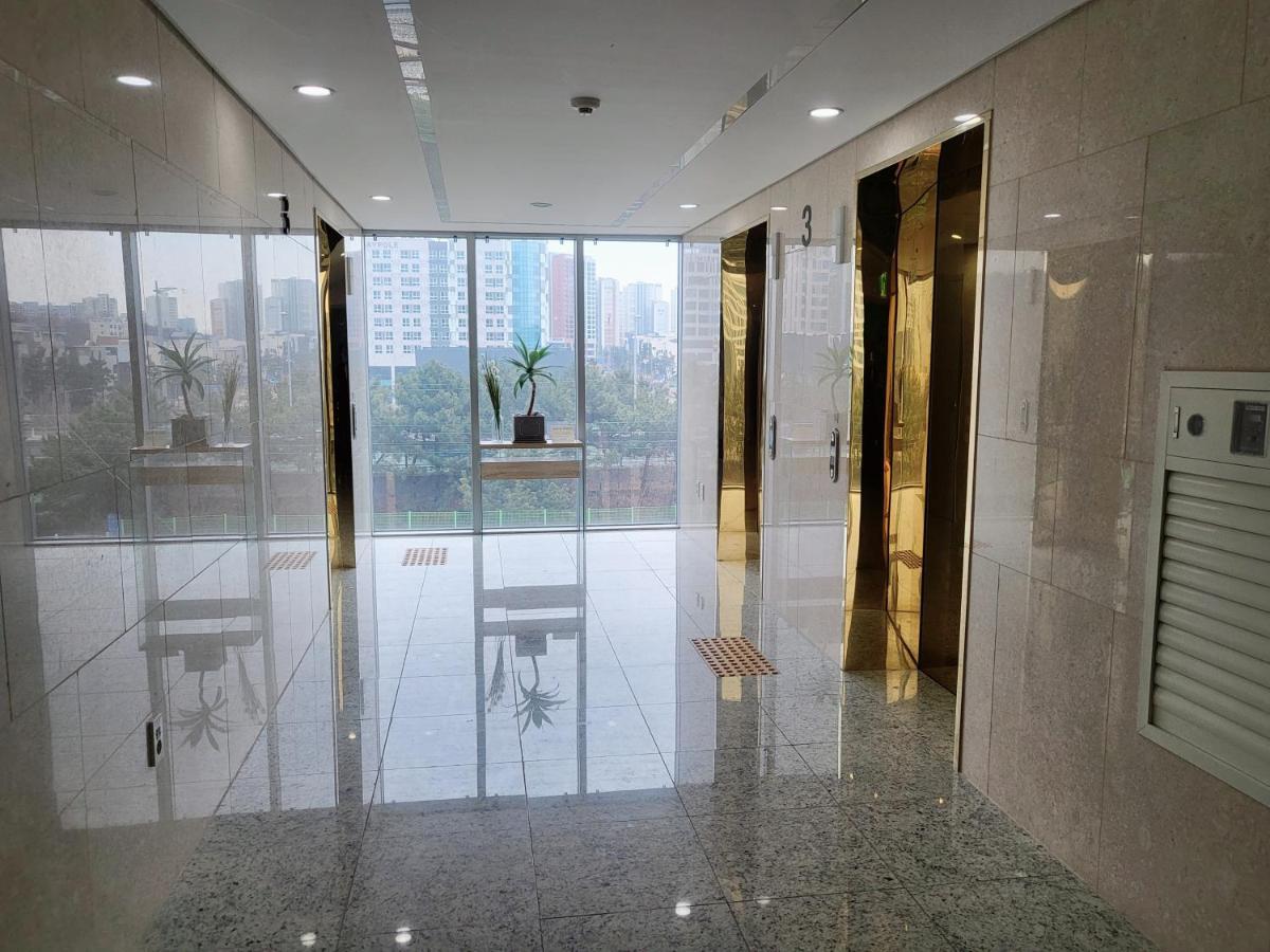 Hotel Tour Incheon Airport Hotel & Suites Экстерьер фото